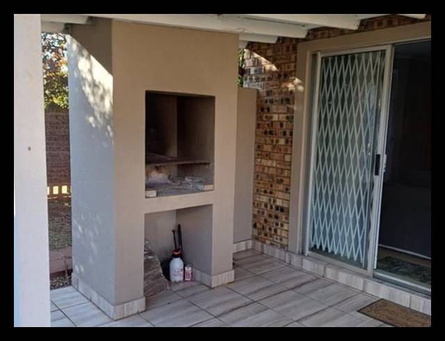 2 BEDROOM TOWNHOUSE TO LET IN BRENTWOOD PARK AH